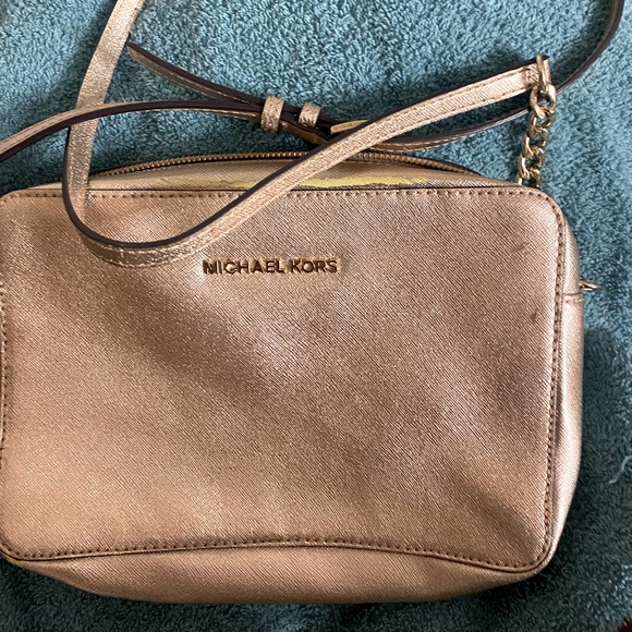 Gold Michael Kors purse slightly used - Picture 1 of 3